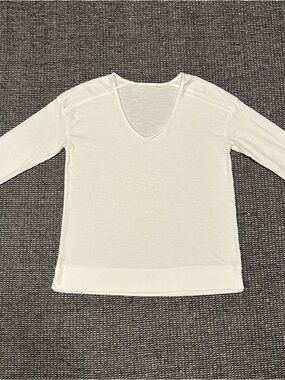 Women’s V-Neck Long Sleeve Top